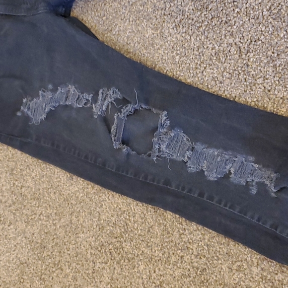 "Ripped" 512 Levi's - Picture 3 of 16